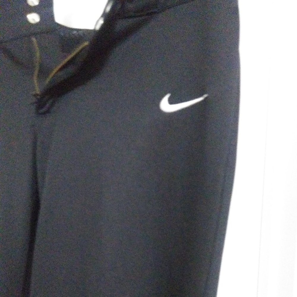 Nike - Picture 3 of 5
